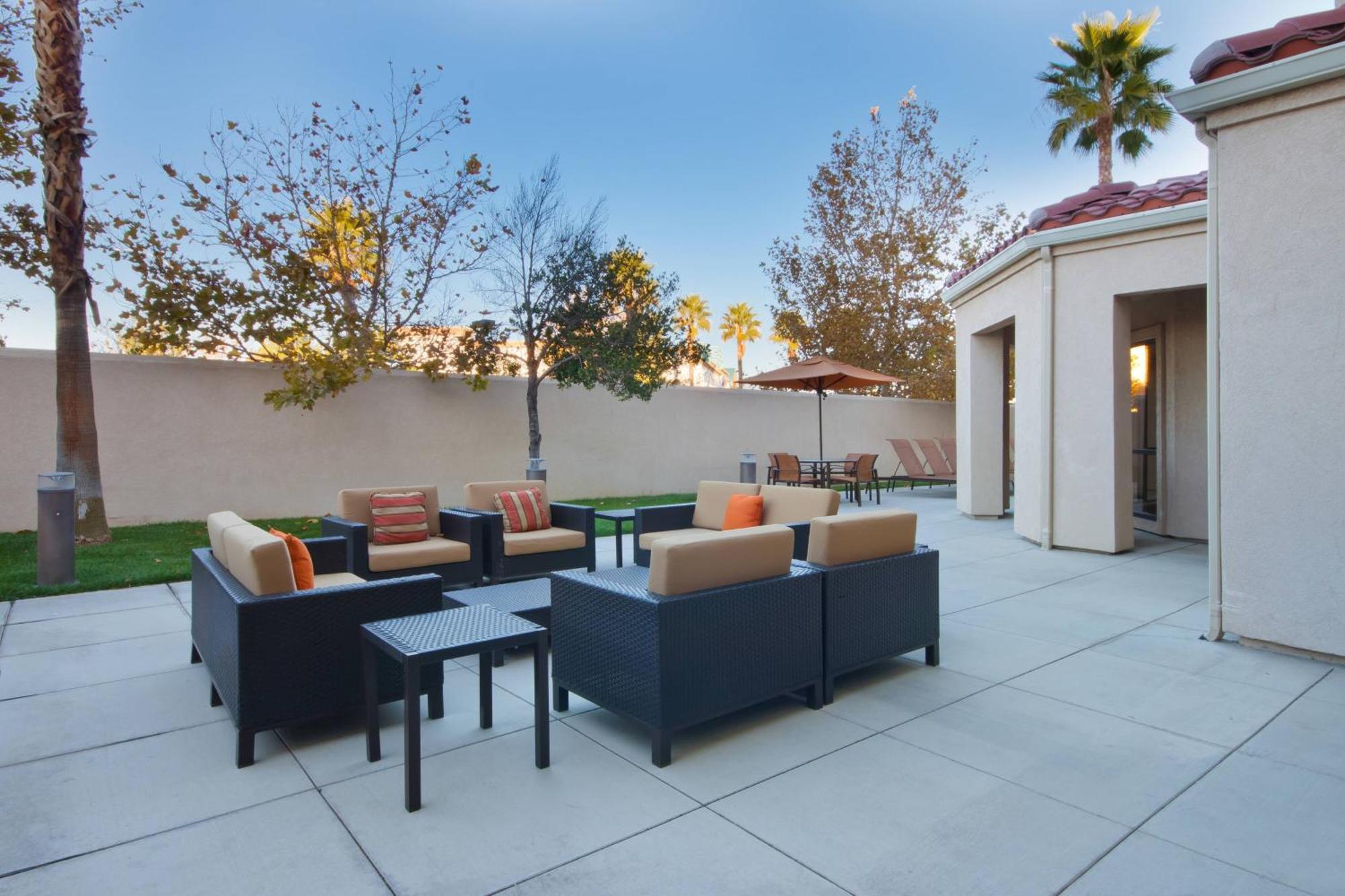 Courtyard By Marriott Palmdale Ξενοδοχείο Εξωτερικό φωτογραφία